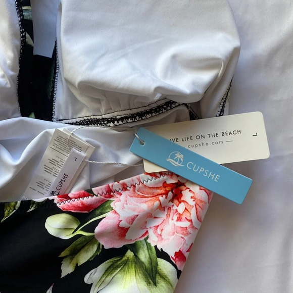 Cupshe Keep Secrets One Piece Halter Swim Suit Floral Slimming Flattering Large‎ - Picture 9 of 10